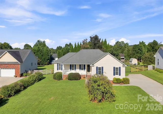 Photo 2 of Single family home for sale at 3707 Fieldhaven Ct, Maiden, NC 28650 | MLS# 4422870 | Listing updated on 2026-09-14