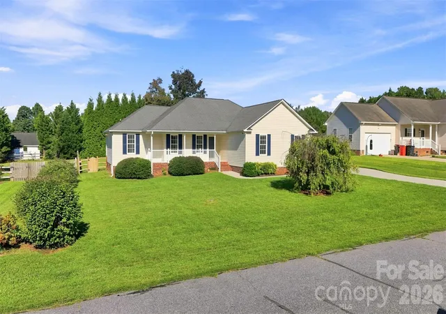 Photo 3 of Single family home for sale at 3707 Fieldhaven Ct, Maiden, NC 28650 | MLS# 4422870 | Listing updated on 2026-09-14