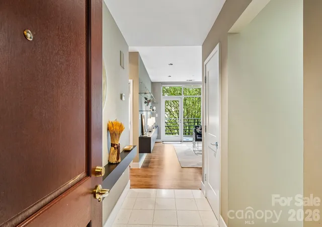 Photo 3 of Condo for sale at 400 N Church St #420, Charlotte, NC 28202 | MLS# 4422874 | Listing updated on 2026-09-18