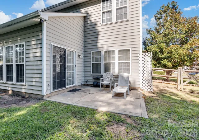 Photo 3 of Single family home for sale at 9115 Swallow Tail Ln, Charlotte, NC 28269 | MLS# 4422878 | Listing updated on 2026-10-07