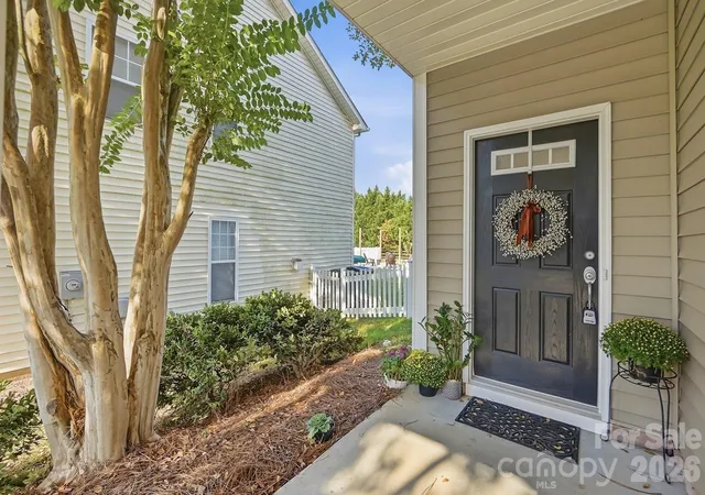 Photo 1 of Single family home for sale at 1813 Crabapple Tree Ln, Charlotte, NC 28214 | MLS# 4422884 | Listing updated on 2026-09-21