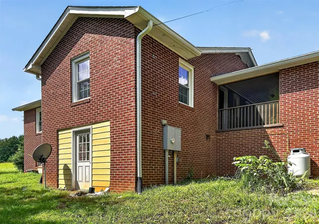 Photo 3 of Single family home for sale at 683 Mcdaniel Rd, Lake Lure, NC 28746 | MLS# 4422885 | Listing updated on 2026-09-15