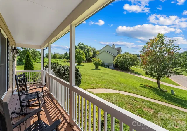 Photo 2 of Single family home for sale at 1688 Buffett Cir, Hickory, NC 28602 | MLS# 4422889 | Listing updated on 2026-09-21