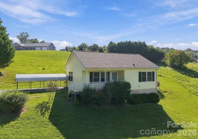 Photo 3 of Single family home for sale at 117 Ho Hum Way, Leicester, NC 28748 | MLS# 4422890 | Listing updated on 2026-09-17