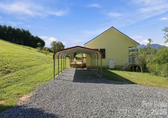 Photo 4 of Single family home for sale at 117 Ho Hum Way, Leicester, NC 28748 | MLS# 4422890 | Listing updated on 2026-09-17