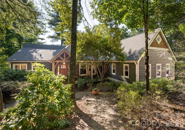 Photo 1 of Single family home for sale at 137 Bear Landing Dr, Hendersonville, NC 28792 | MLS# 4422900 | Listing updated on 2026-10-06