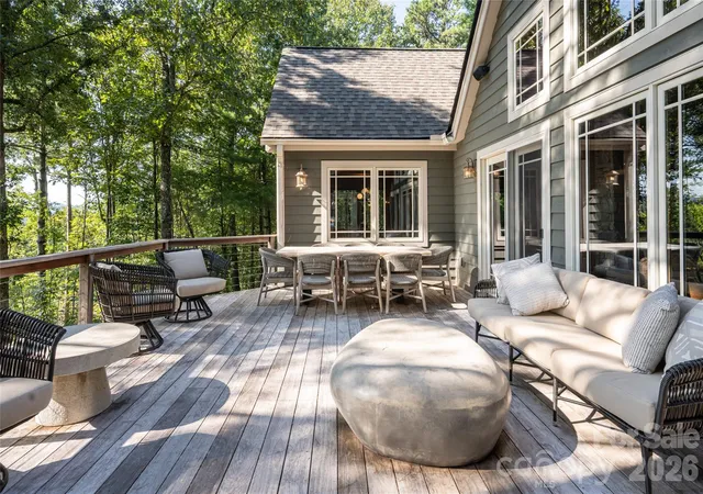 Photo 3 of Single family home for sale at 137 Bear Landing Dr, Hendersonville, NC 28792 | MLS# 4422900 | Listing updated on 2026-10-06