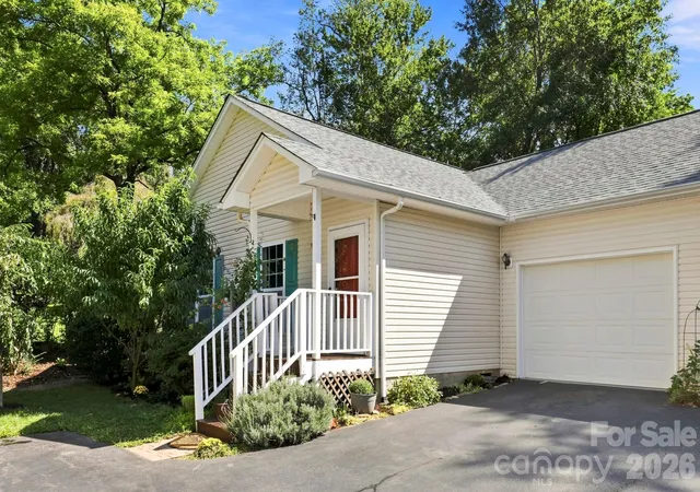 Photo 2 of Townhouse for sale at 8a Bent Grass Ct, Black Mountain, NC 28711 | MLS# 4422904 | Listing updated on 2026-10-01