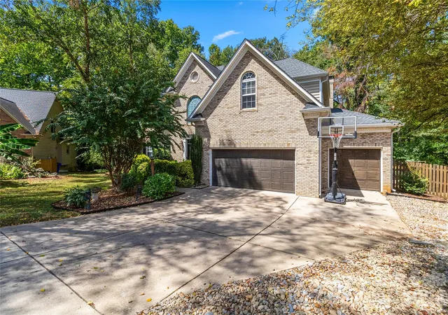 Photo 2 of Single family home for sale at 17442 Glassfield Dr, Huntersville, NC 28078 | MLS# 4422914 | Listing updated on 2026-09-29