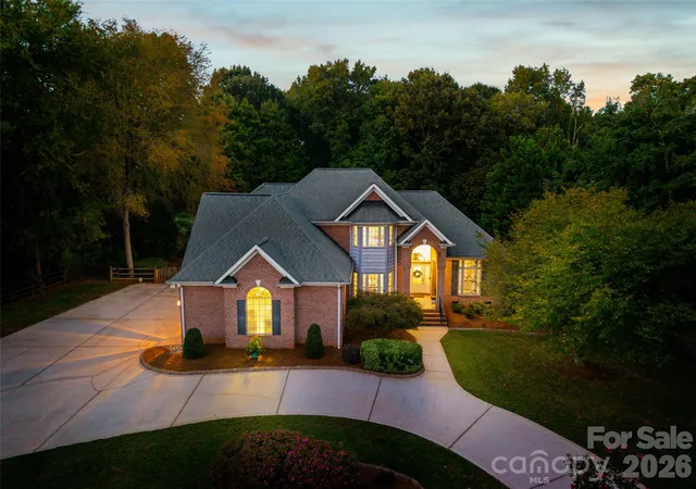 Photo 3 of Single family home for sale at 131 Summerfield Ct, Clover, SC 29710 | MLS# 4422916 | Listing updated on 2026-10-09