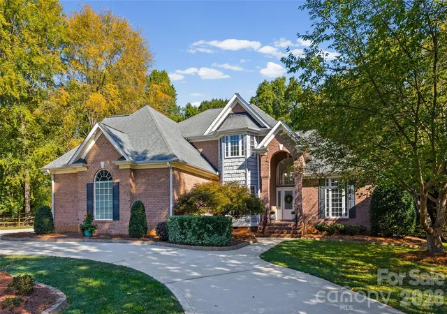 Photo 3 of Single family home for sale at 131 Summerfield Ct, Clover, SC 29710 | MLS# 4422916 | Listing updated on 2026-10-09