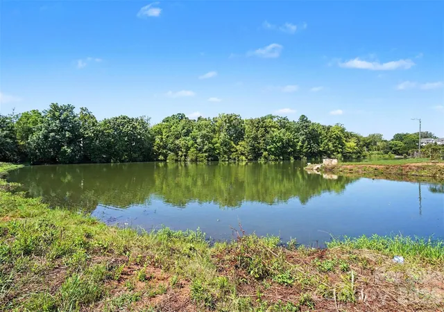 Listing Photo 2 - Condo for sale in building located at 7964 Shady Oak Trl, Charlotte, NC 28210 - Unit #212