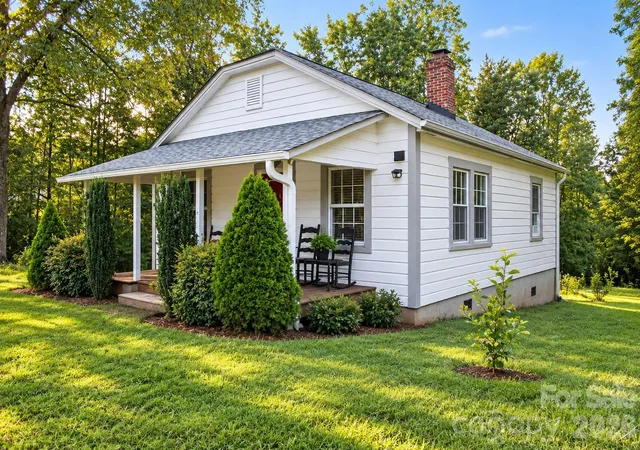 Photo 1 of Single family home for sale at 579 Hollis Rd, Ellenboro, NC 28040 | MLS# 4422930 | Listing updated on 2026-10-05