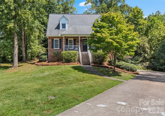 Photo 2 of Single family home for sale at 2513 Newington Ct, Clemmons, NC 27012 | MLS# 4422934 | Listing updated on 2026-09-17