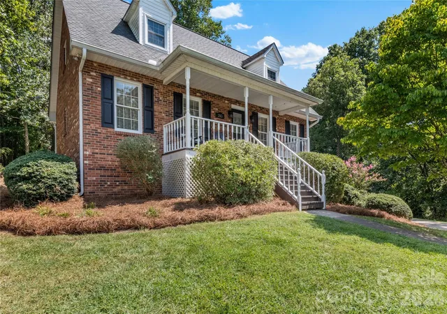 Photo 4 of Single family home for sale at 2513 Newington Ct, Clemmons, NC 27012 | MLS# 4422934 | Listing updated on 2026-09-17