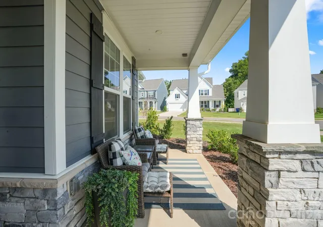 Photo 2 of Single family home for sale at 129 Clawton Loop, Mooresville, NC 28115 | MLS# 4422977 | Listing updated on 2026-10-07