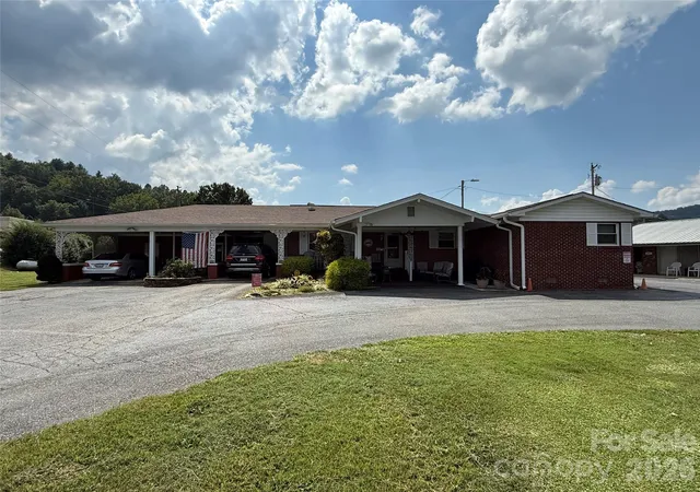 Photo 2 of Single family home for sale at 251 Rodney Orr Byp, Robbinsville, NC 28771 | MLS# 4423007 | Listing updated on 2026-09-12