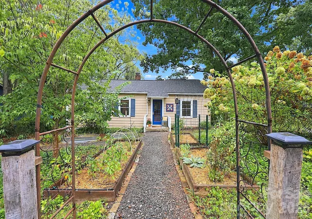 Photo 3 of Single family home for sale at 21 Balsam Ave, Asheville, NC 28806 | MLS# 4423009 | Listing updated on 2026-09-27