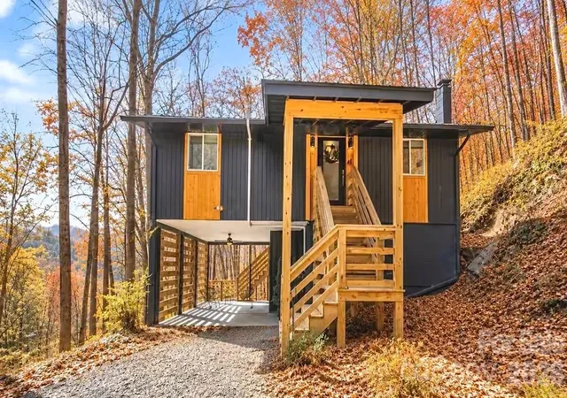 Photo 2 of Single family home for sale at 315 Bear Cvs Rd, Bryson City, NC 28713 | MLS# 4423012 | Listing updated on 2026-10-08