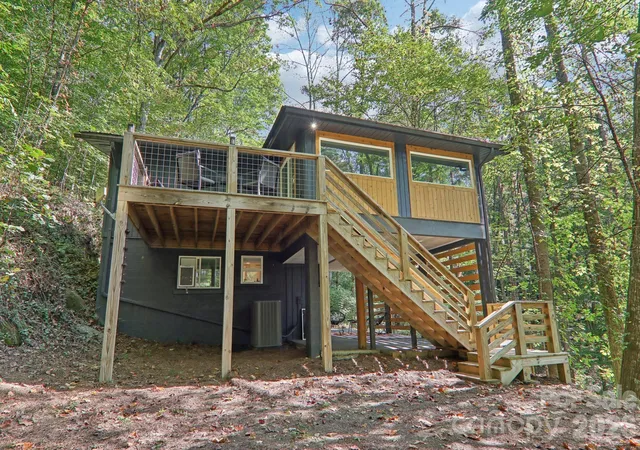 Photo 3 of Single family home for sale at 315 Bear Cvs Rd, Bryson City, NC 28713 | MLS# 4423012 | Listing updated on 2026-10-08