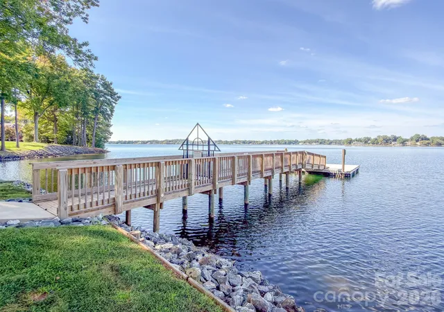 Listing Photo 5 - Condo for sale in building located at 327 Nw Dr, Davidson, NC 28036
