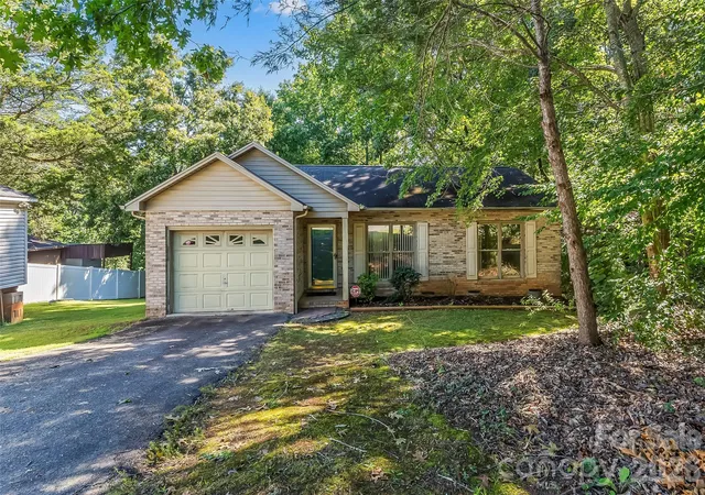 Photo 1 of Single family home for sale at 2524 Robinson Rd, Newton, NC 28658 | MLS# 4423036 | Listing updated on 2026-09-22
