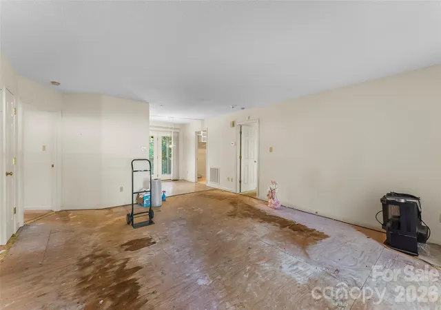 Photo 3 of Single family home for sale at 2524 Robinson Rd, Newton, NC 28658 | MLS# 4423036 | Listing updated on 2026-09-22