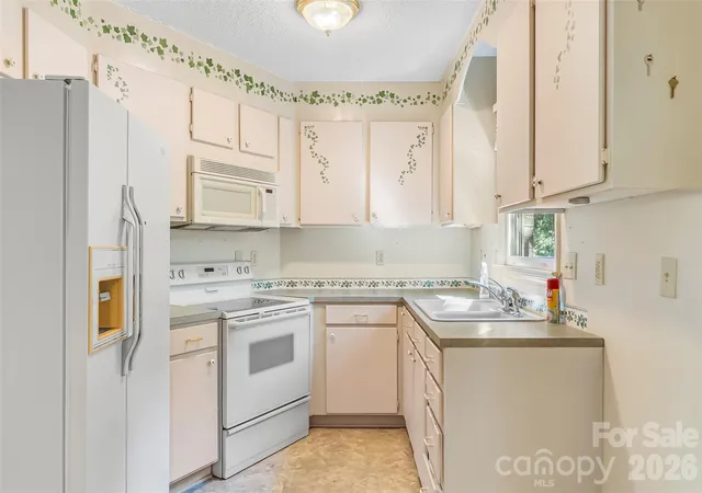 Photo 3 of Single family home for sale at 2524 Robinson Rd, Newton, NC 28658 | MLS# 4423036 | Listing updated on 2026-09-22