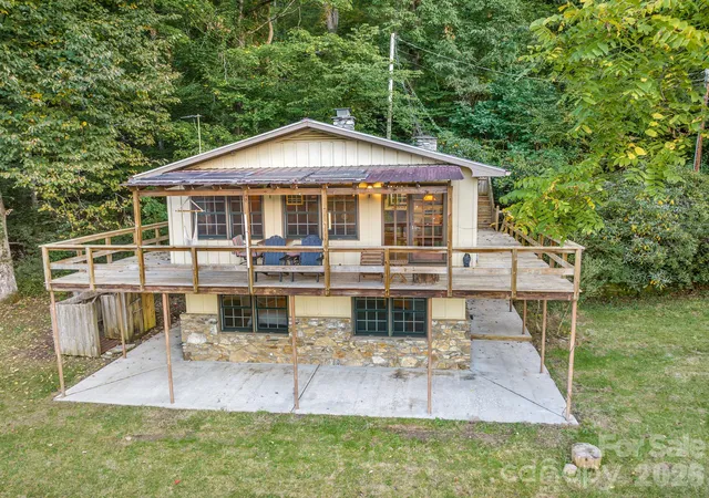 Photo 4 of Single family home for sale at 74 Lanzi Ledge Rd, Leicester, NC 28748 | MLS# 4423050 | Listing updated on 2026-10-07