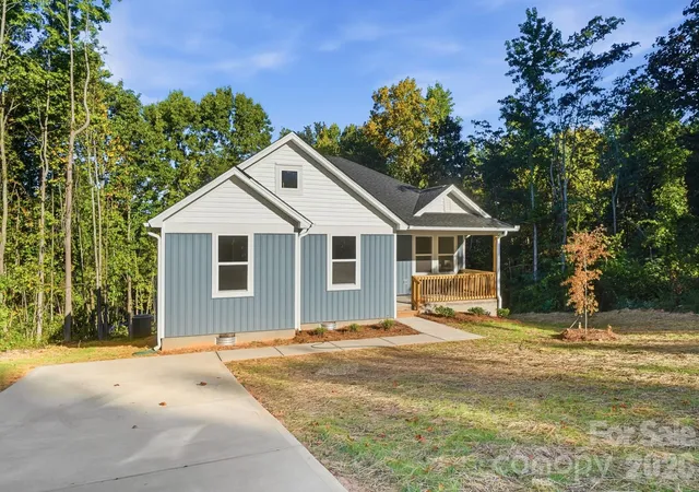 Photo 3 of Single family home for sale at 1074 Mountain Crst Dr, Kings Mountain, NC 28086 | MLS# 4423056 | Listing updated on 2026-09-22