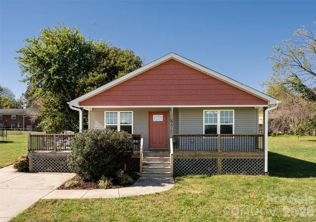 Photo 2 of Single family home for sale at 33 Sherman Meadows Dr, East Flat Rock, NC 28726 | MLS# 4423057 | Listing updated on 2026-10-16