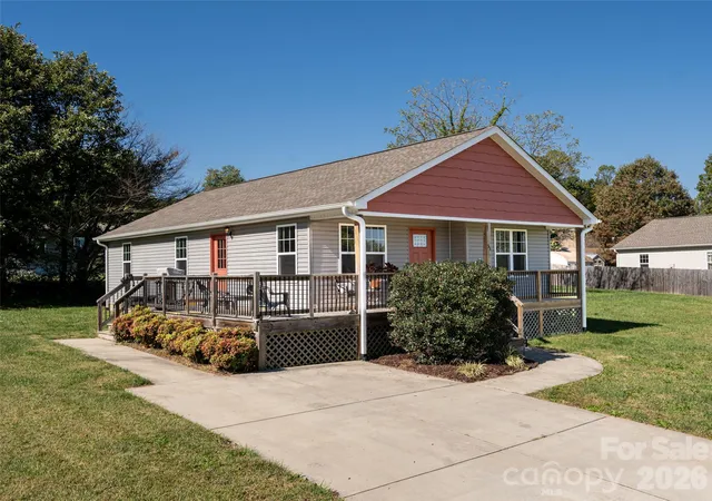 Photo 3 of Single family home for sale at 33 Sherman Meadows Dr, East Flat Rock, NC 28726 | MLS# 4423057 | Listing updated on 2026-10-16