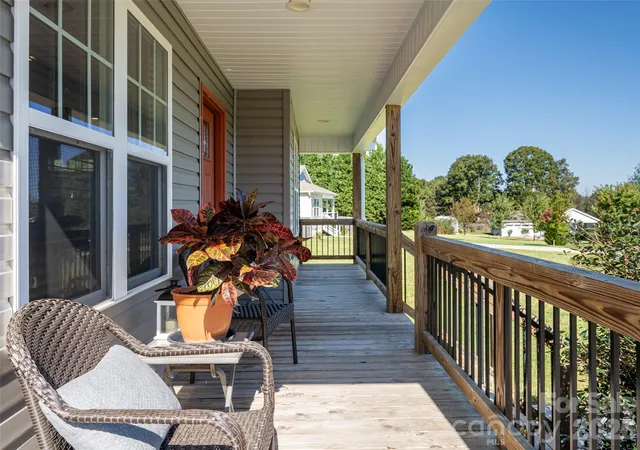 Photo 4 of Single family home for sale at 33 Sherman Meadows Dr, East Flat Rock, NC 28726 | MLS# 4423057 | Listing updated on 2026-10-16