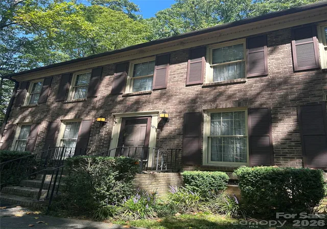 Photo 3 of Sale Pending at 101 Medearis Dr, Charlotte, NC 28211 | MLS# 4423063 | Listing updated on 2026-10-05