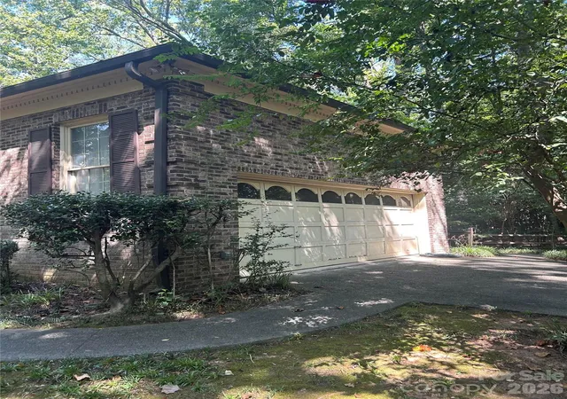 Photo 4 of Sale Pending at 101 Medearis Dr, Charlotte, NC 28211 | MLS# 4423063 | Listing updated on 2026-10-05