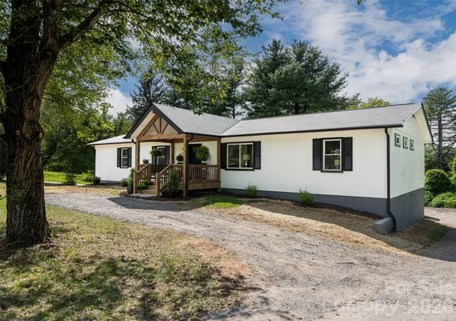 Single family home for sale at 21 W Chapel Rd, Asheville, NC 28803 | MLS# 4423099
