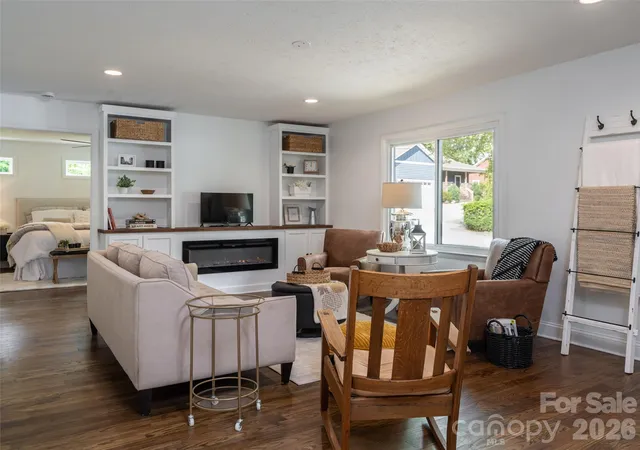 Photo 3 of Single family home for sale at 21 W Chapel Rd, Asheville, NC 28803 | MLS# 4423099 | Listing updated on 2026-10-08