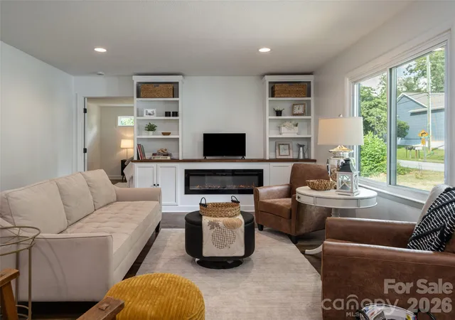 Photo 4 of Single family home for sale at 21 W Chapel Rd, Asheville, NC 28803 | MLS# 4423099 | Listing updated on 2026-10-08