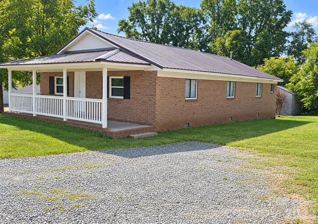 Photo 1 of Single family home for sale at 1231 Bradford Hts Rd, Gastonia, NC 28054 | MLS# 4423101 | Listing updated on 2026-09-28