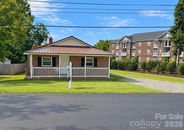 Photo 2 of Single family home for sale at 1231 Bradford Hts Rd, Gastonia, NC 28054 | MLS# 4423101 | Listing updated on 2026-09-28