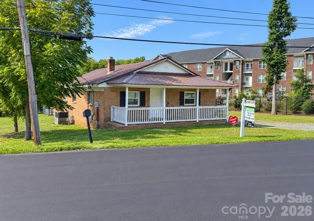 Photo 3 of Single family home for sale at 1231 Bradford Hts Rd, Gastonia, NC 28054 | MLS# 4423101 | Listing updated on 2026-09-28