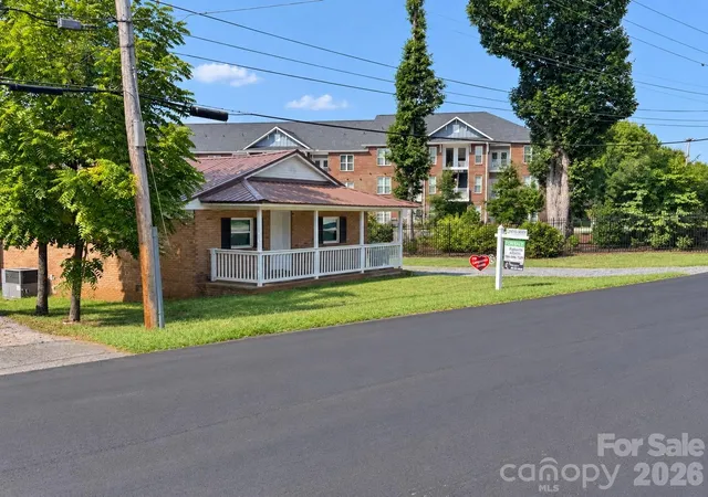Photo 3 of Single family home for sale at 1231 Bradford Hts Rd, Gastonia, NC 28054 | MLS# 4423101 | Listing updated on 2026-09-28