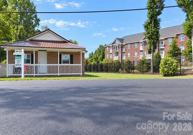 Photo 4 of Single family home for sale at 1231 Bradford Hts Rd, Gastonia, NC 28054 | MLS# 4423101 | Listing updated on 2026-09-28
