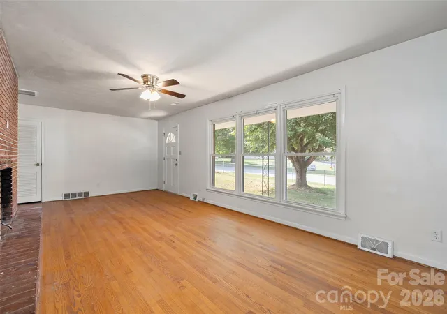 Photo 3 of Single family home for sale at 1567 Allens Crk Rd, Waynesville, NC 28786 | MLS# 4423104 | Listing updated on 2026-10-02
