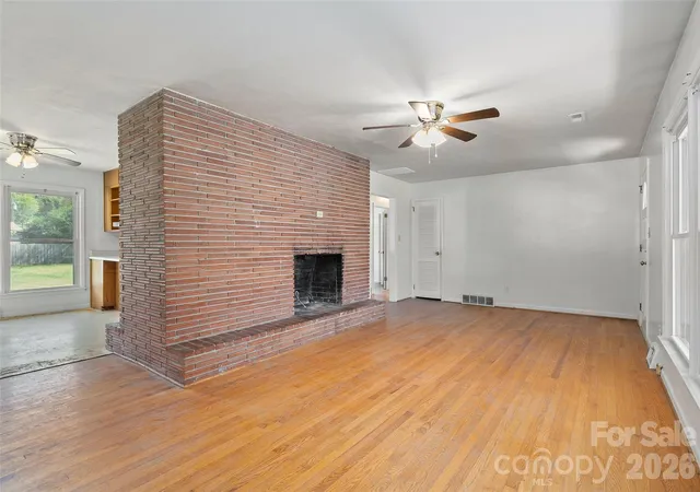 Photo 4 of Single family home for sale at 1567 Allens Crk Rd, Waynesville, NC 28786 | MLS# 4423104 | Listing updated on 2026-10-02