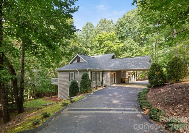 Photo 3 of Single family home for sale at 108 Little Cherokee Ridge, Hendersonville, NC 28739 | MLS# 4423107 | Listing updated on 2026-09-21