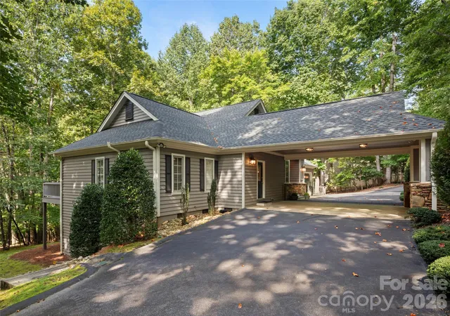 Photo 4 of Single family home for sale at 108 Little Cherokee Ridge, Hendersonville, NC 28739 | MLS# 4423107 | Listing updated on 2026-09-21