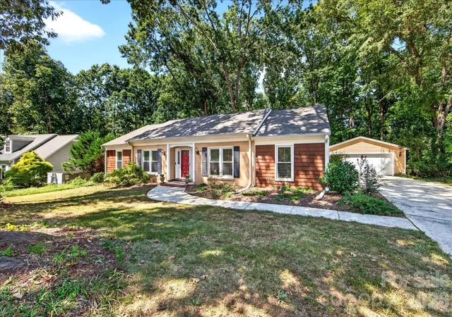 Photo 3 of Single family home for sale at 2624 Lawton Blf Rd, Charlotte, NC 28226 | MLS# 4423111 | Listing updated on 2026-09-23