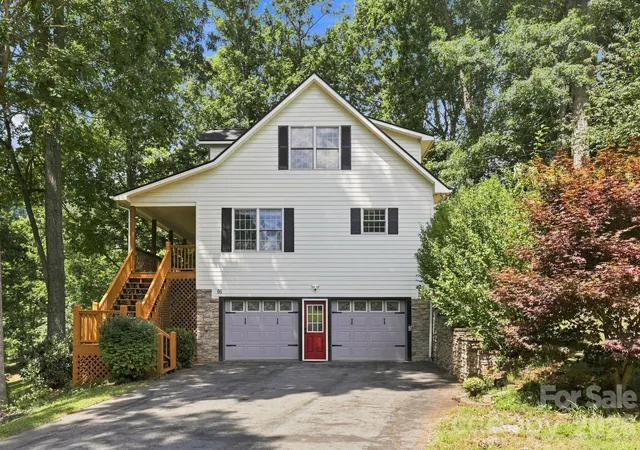 Photo 2 of Single family home for sale at 95 Holly Ridge Rd, Waynesville, NC 28786 | MLS# 4423119 | Listing updated on 2026-10-02