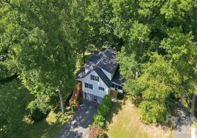 Photo 4 of Single family home for sale at 95 Holly Ridge Rd, Waynesville, NC 28786 | MLS# 4423119 | Listing updated on 2026-10-02
